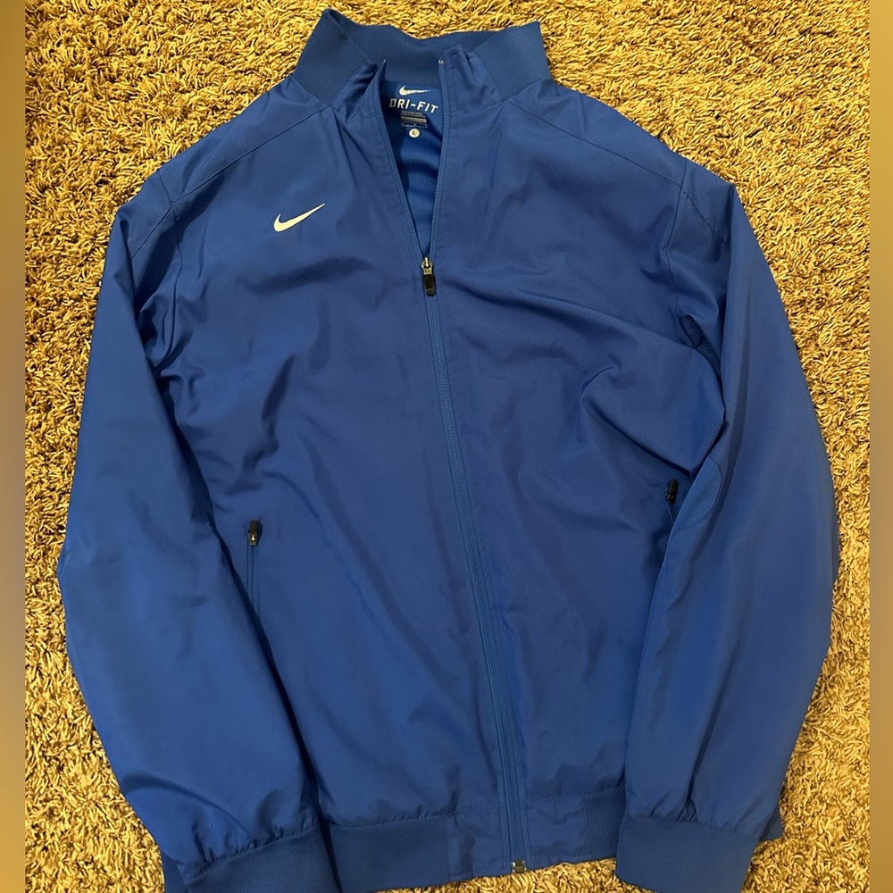 Nike Dri-Fit Men’s jacket! 🥶 Size Large